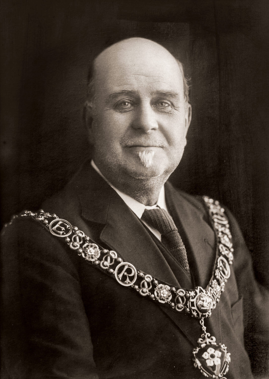 Amos Sherriff wearing the Lord Mayor chain in 1922 -