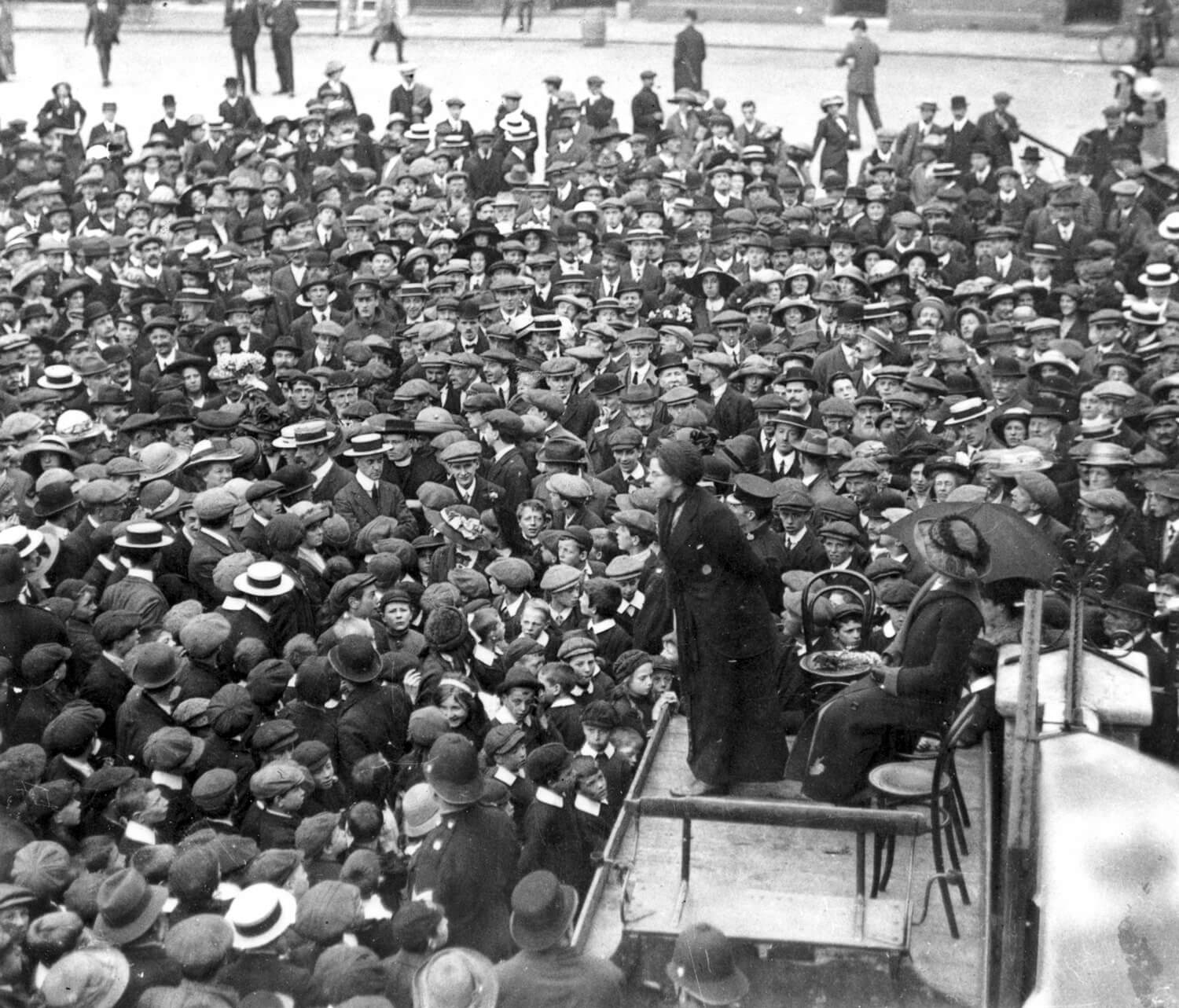 WSPU campaigner Elizabeth Grew speaking in the Market Place, Leicester - East Midlands Oral History Archive