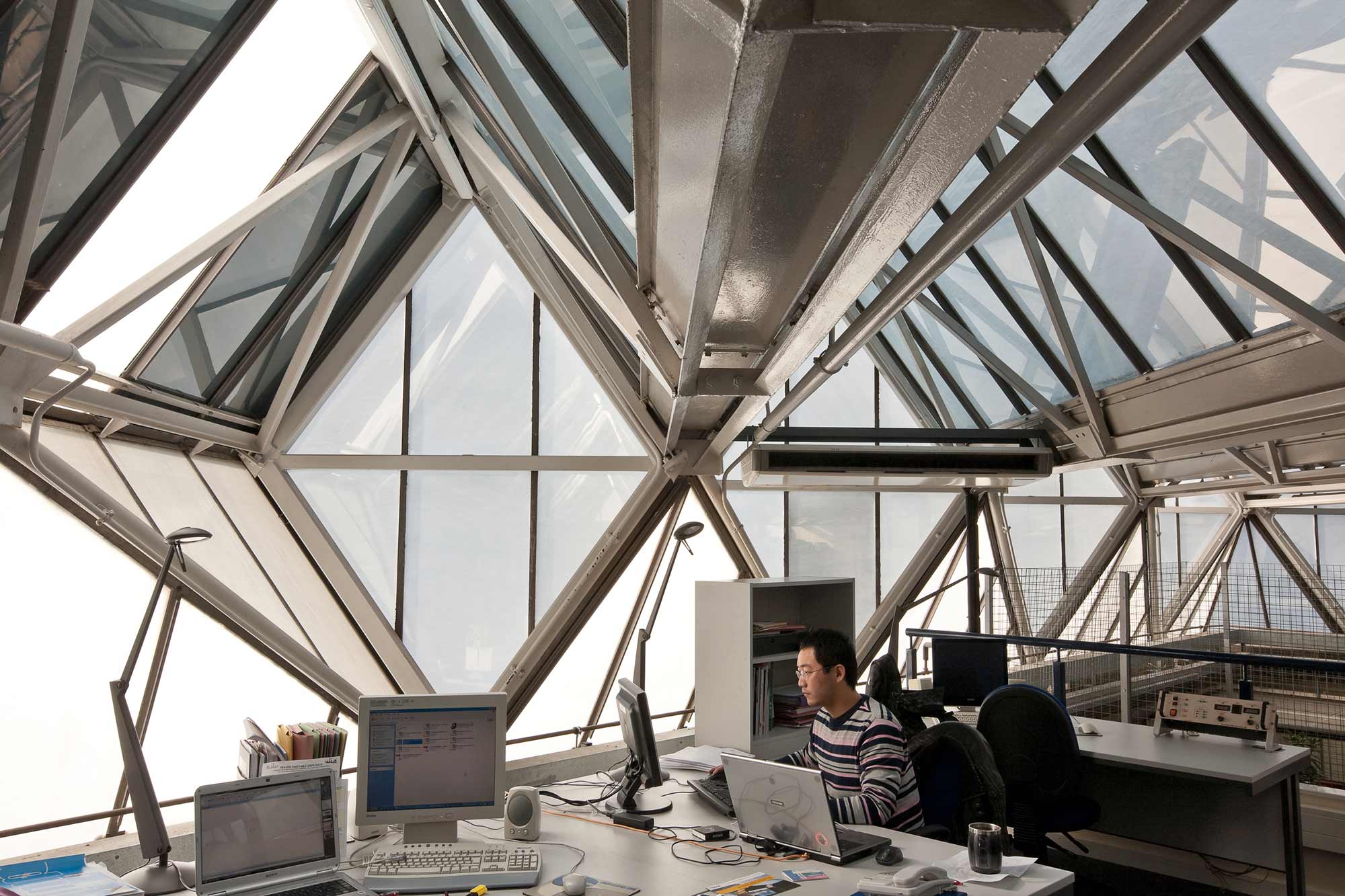 A look at the interior structure of the roof - University of Leicester