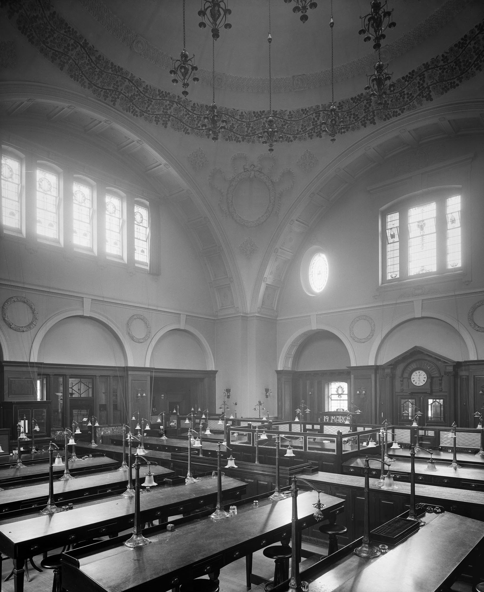 Pare’s Bank, Banking Hall, 1904 - Historic England