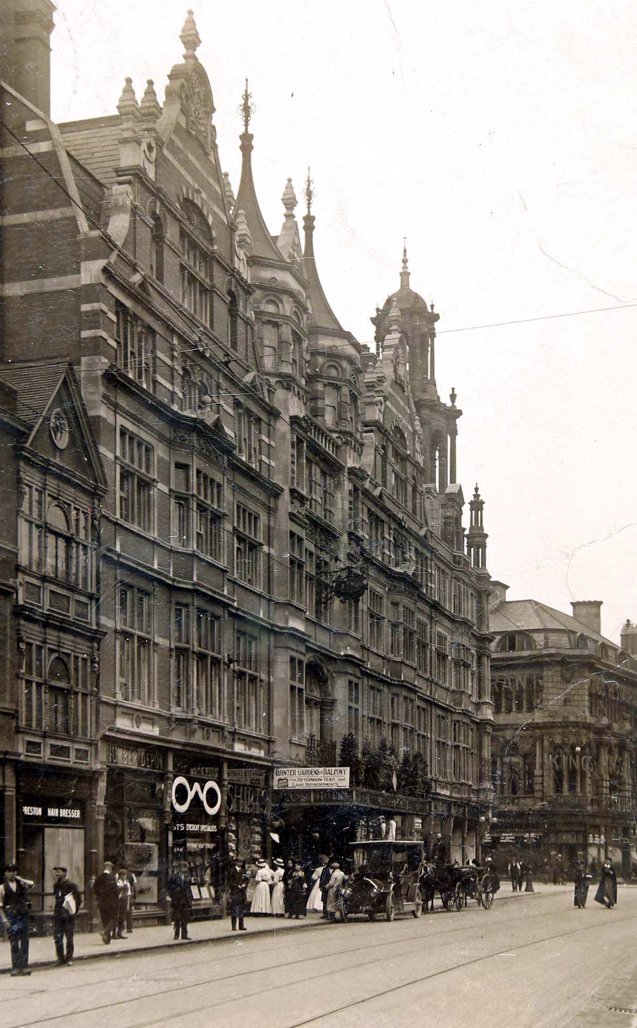 The Grand Hotel and the new General Newsroom in the distance, c.1910 - Leicestershire Record Office