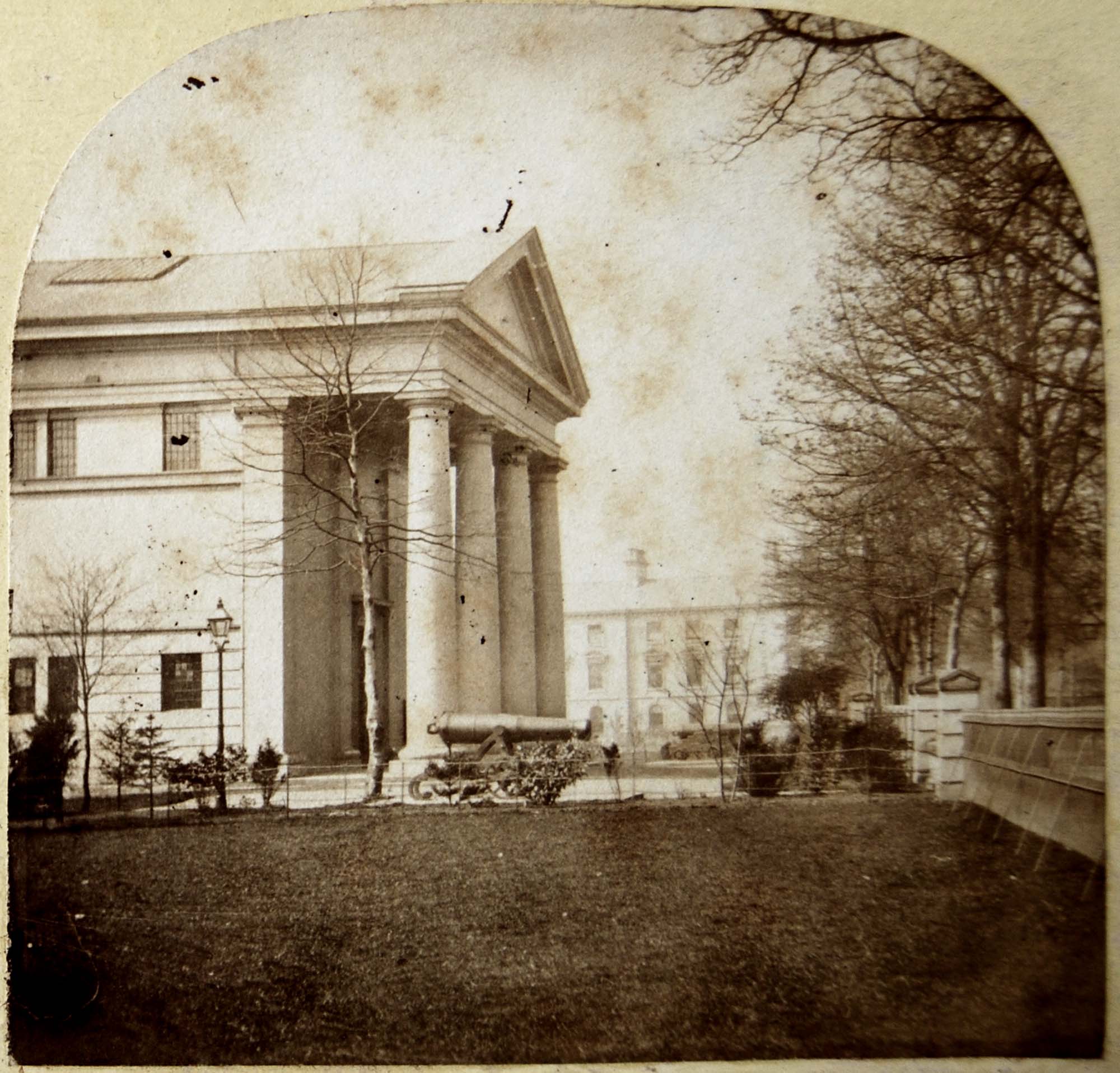 Leicester Museum & Art Gallery c.1860. In front are the cannons captured in 1858 during the Crimean War by the Leicestershire Regiment. The cannons can now be seen at Newarke Houses Museum -