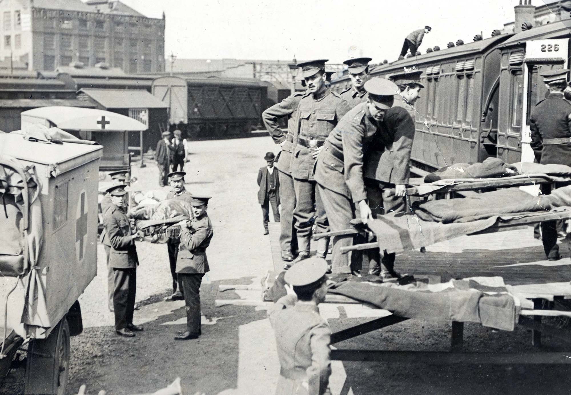 Loading the wounded into ambulances at Leicester Railway Station - Leicester Mercury Archive at the University of Leicester