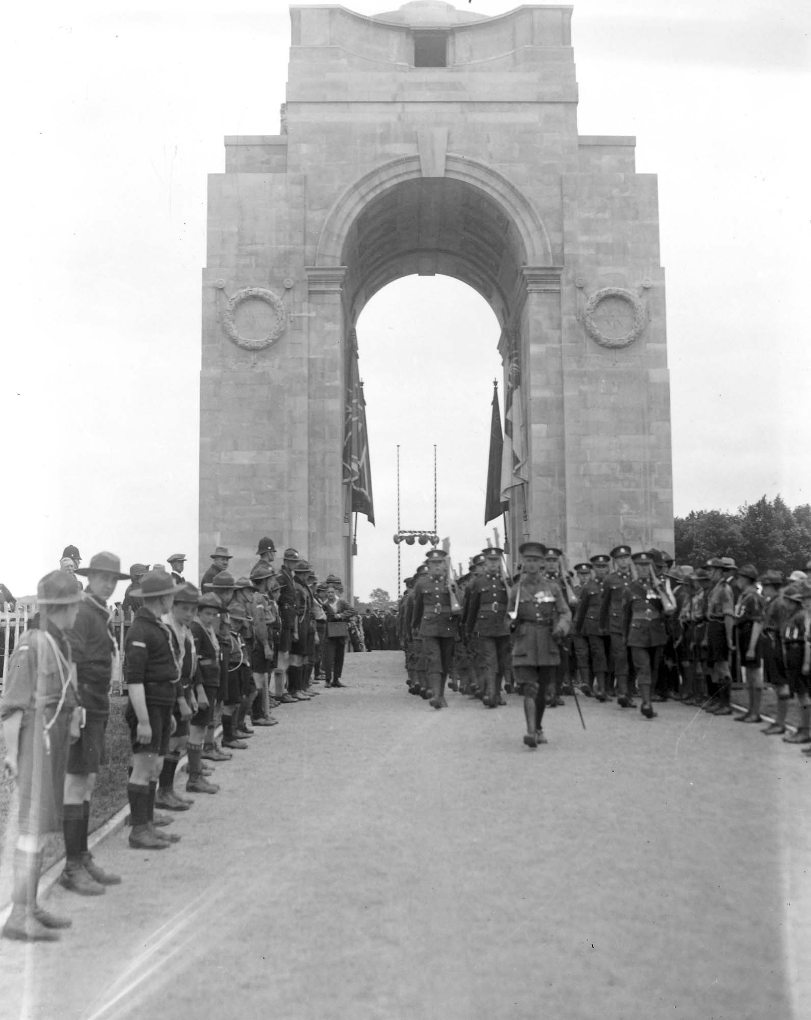 Unveiling of the War Memorial at Victoria Park, 1925 - Leicestershire Record Office