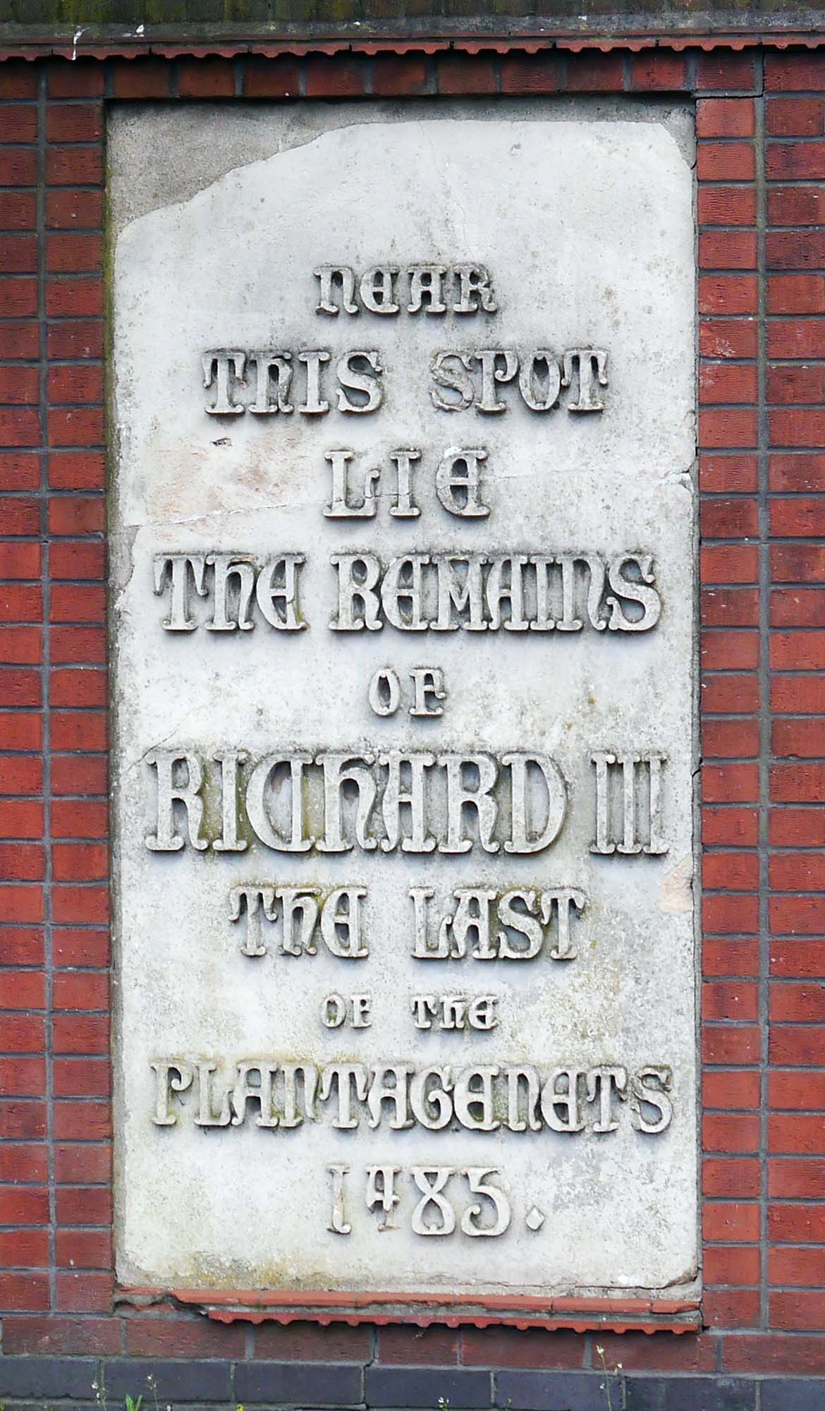 The Victorian memorial plaque to Richard III, re-erected beside the present Bow Bridge -