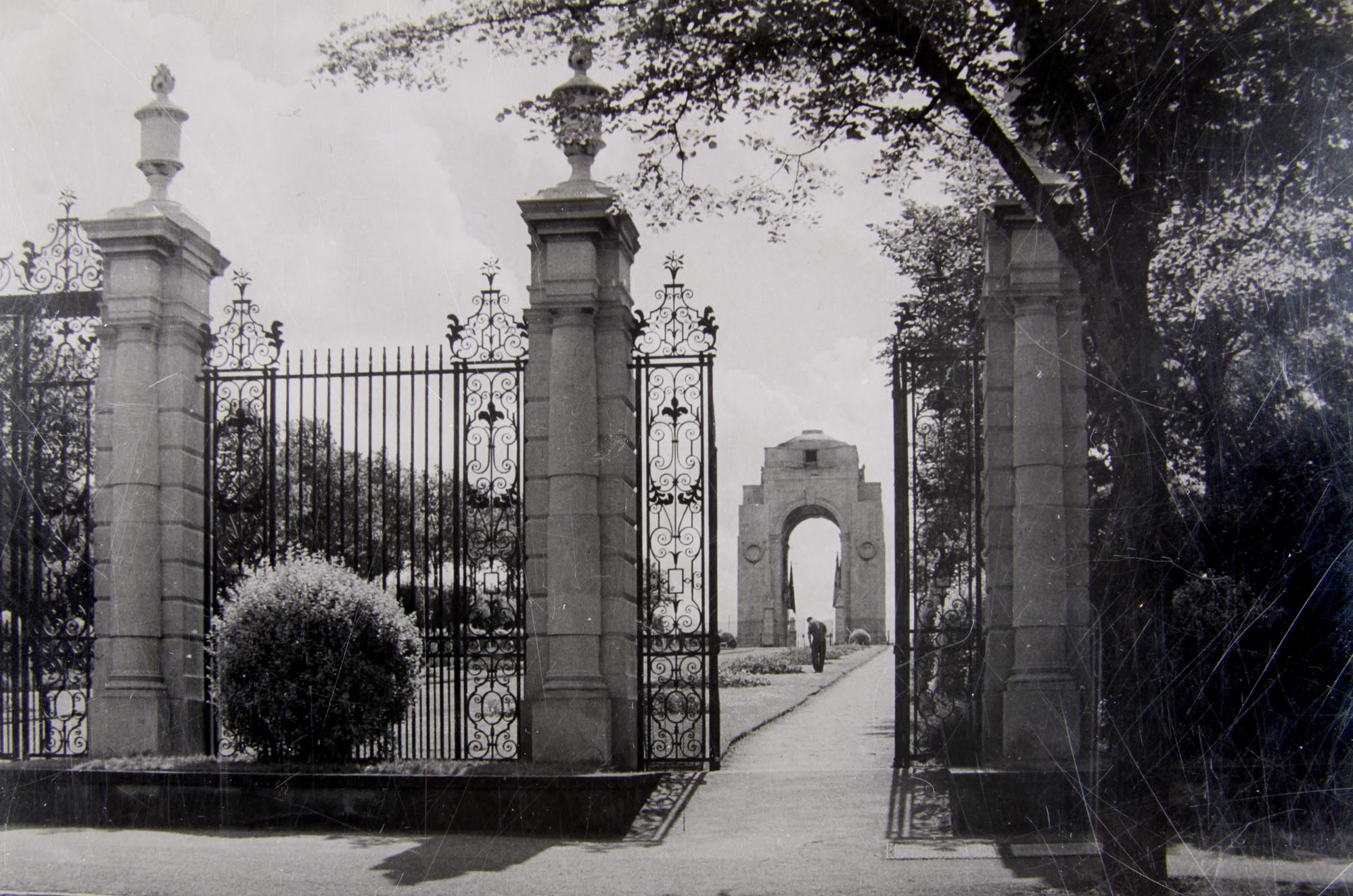 A view along Peace Walk to the Arch of Remembrance, circa 1950s - 