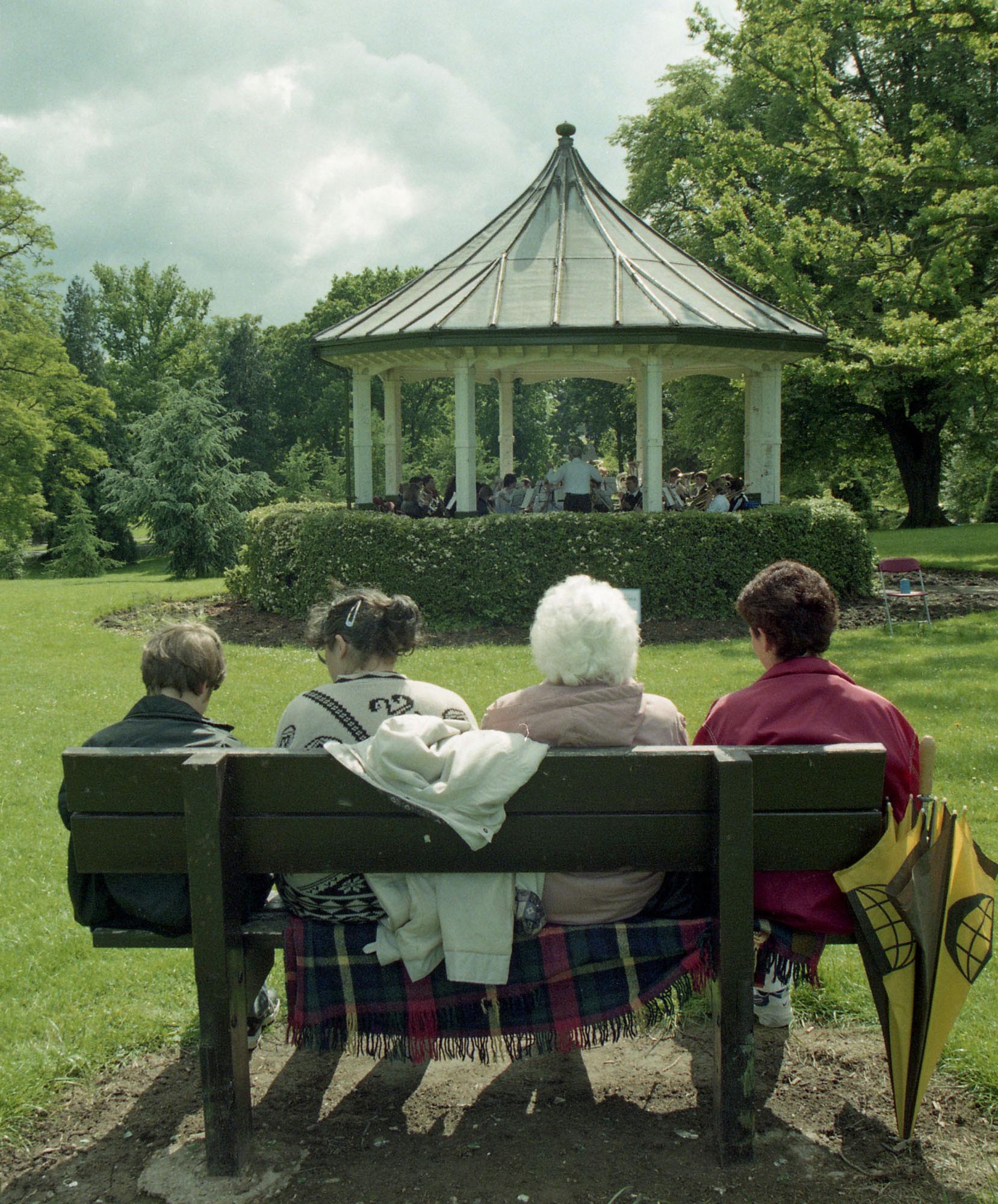 Crowds enjoying the ‘Bands on Parks’ at the Western Park bandstand, June 1998 - 