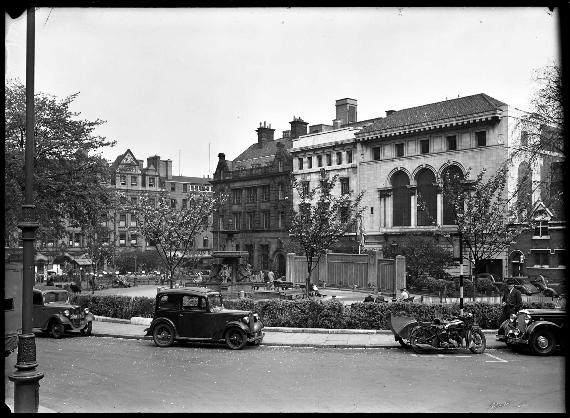 The temporary war memorial (centre) that commemorated those lost in the First World War, seen here in the early 1920s - 